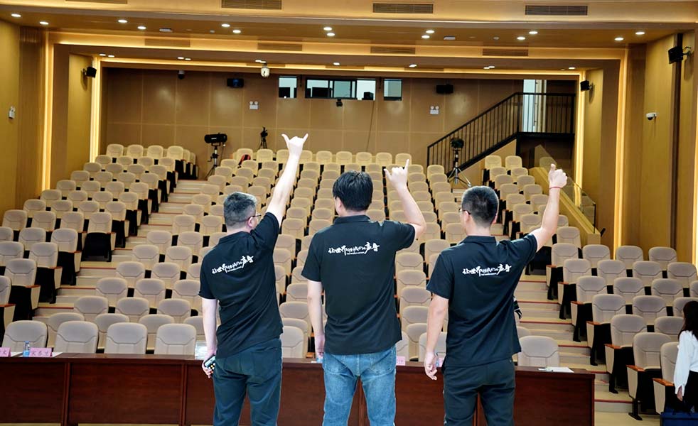 珠海科技學(xué)院報(bào)告廳系統(tǒng)解決方案（images 11）